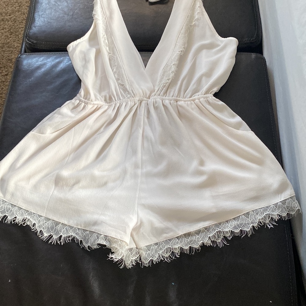 Cream romper - Picture 2 of 2